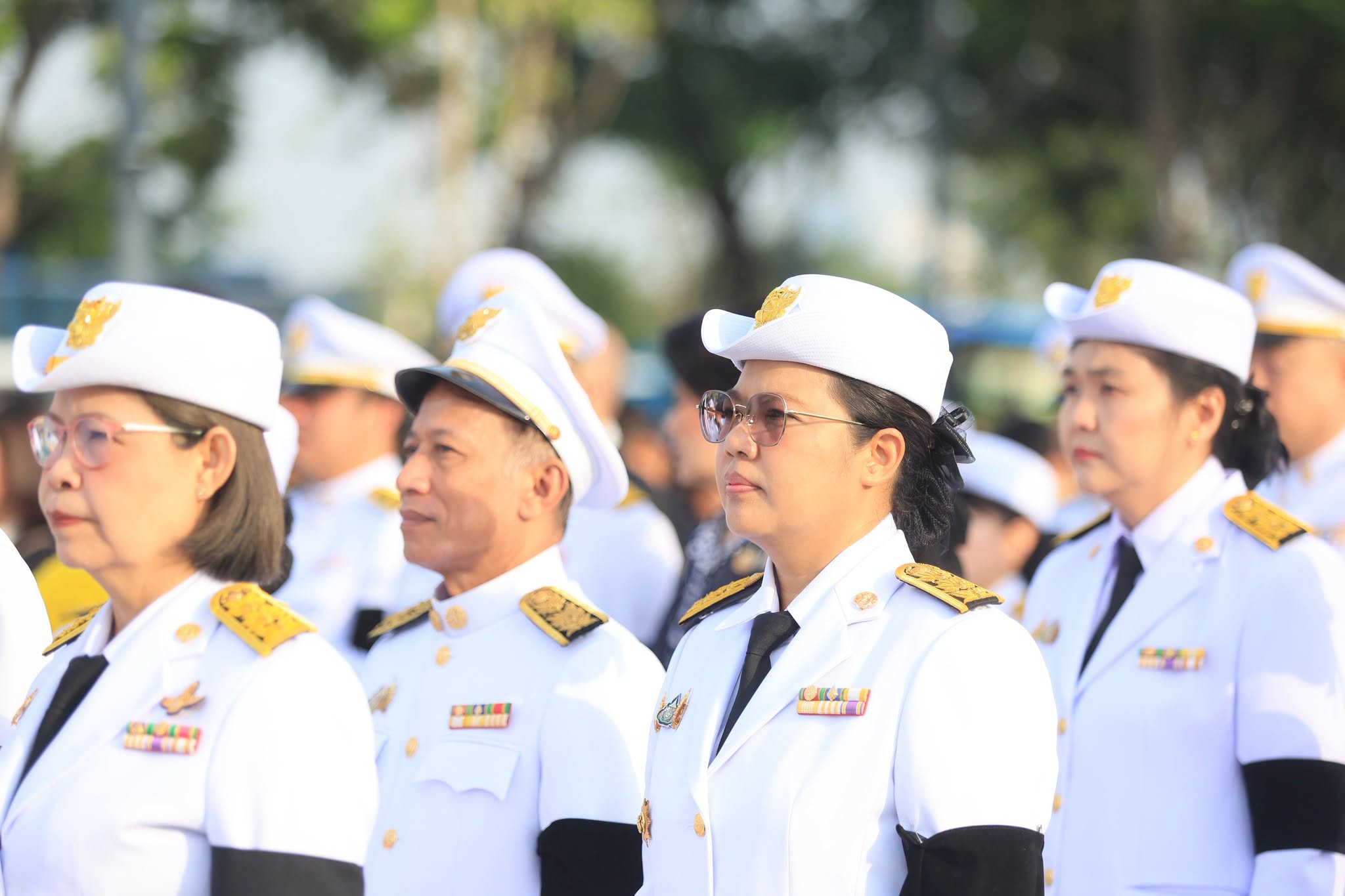 title - ส.ป.ก. ร่วมวางพวงมาลาถวายบังคมพระบรมราชานุสาวรีย์พระบาทสมเด็จพระบรมชนกาธิเบศร มหาภูมิพลอดุลยเดชมหาราช บรมนาถบพิตร เนื่องใน 